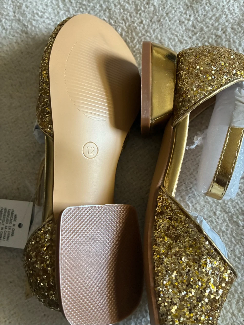 Girls Pretty gold Glitter Closed Toe Kitten Heels size 12 M shoes